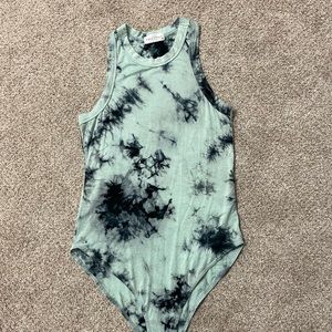 Teal/green tie dye bodysuit tank. Light, breathable material. Size Medium